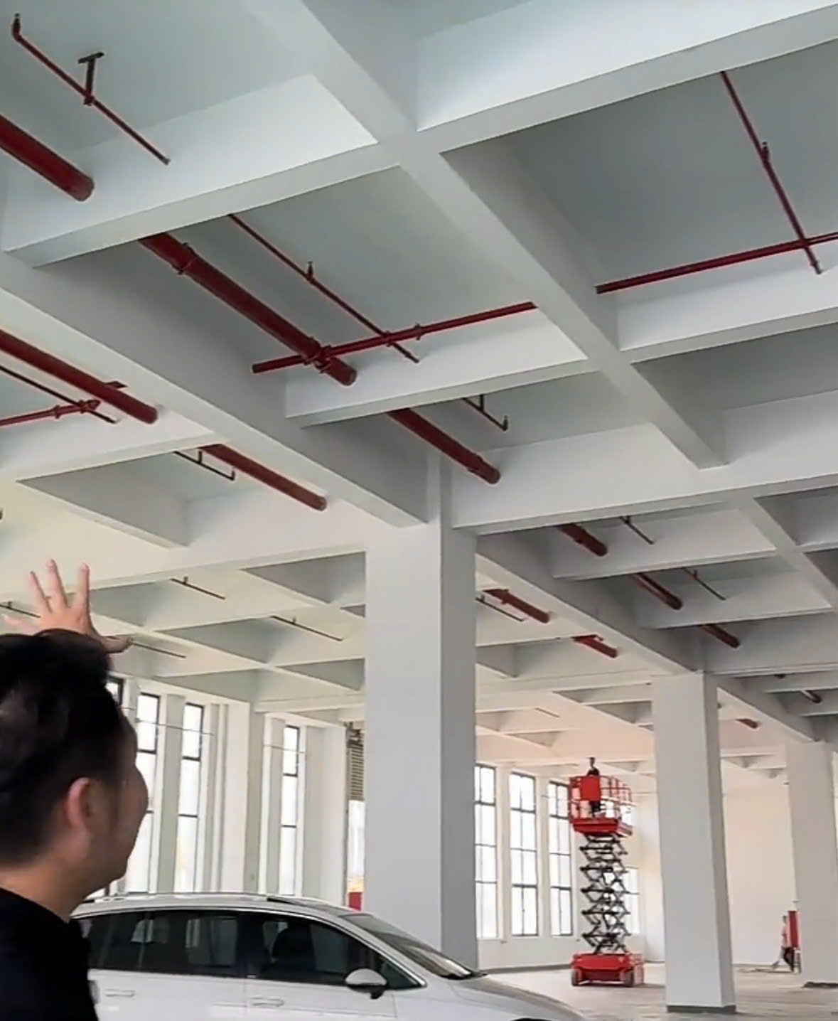 Ống chờ xuyên dầm với sàn ô cờ 